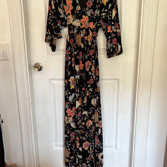 Source Unknown Dresses & Skirts - Black Floral Maxi Dress/ kimono style